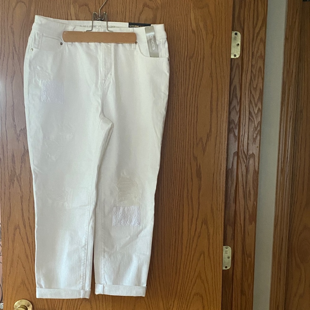 Chico's White Cropped Denim with Patch Accent